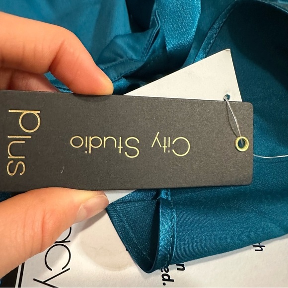 City Studios
Plus Size Ruffled Square-Neck Cold-Shoulder Midi Dress - Picture 4 of 5